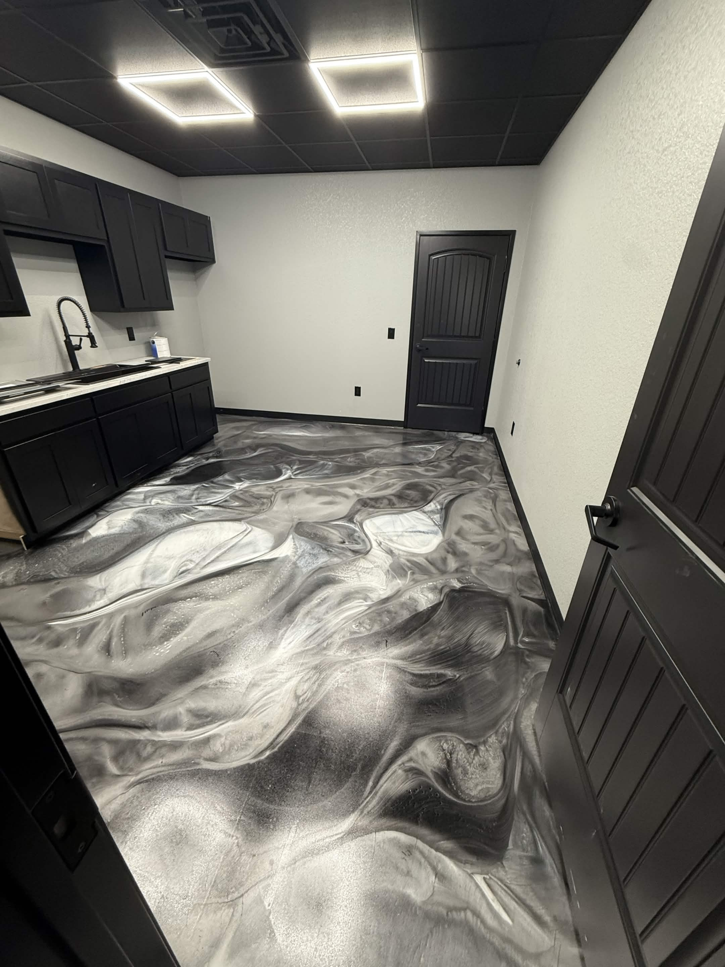 Black & Silver Swirl